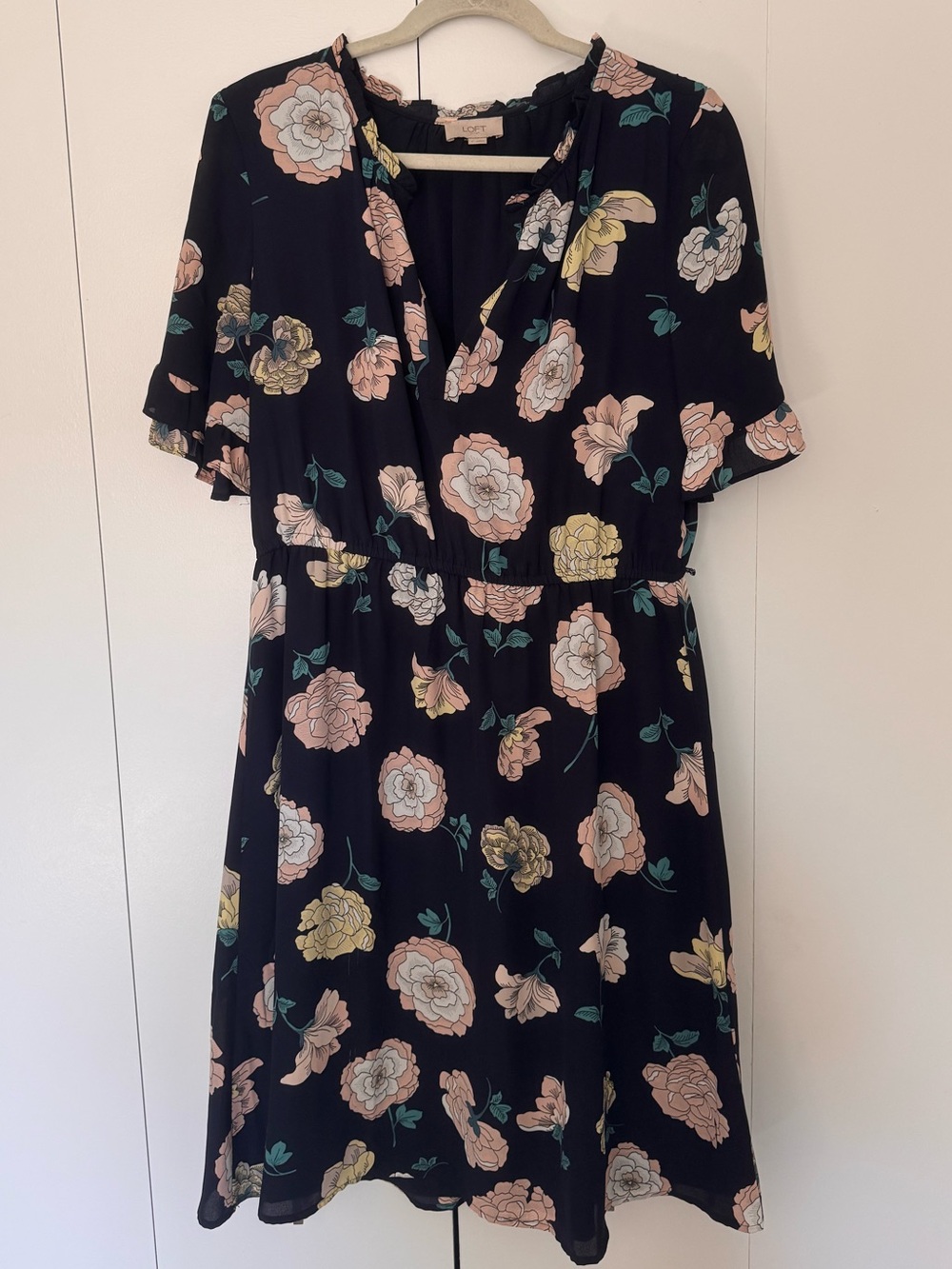 LOFT Outlet Navy Floral Flutter Sleeve Dress Size Large